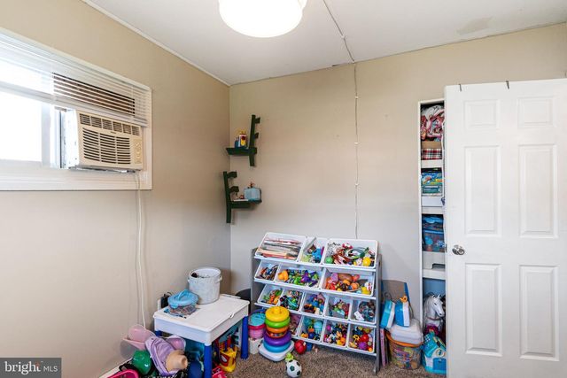 54 MAYFLOWER RD, Levittown, PA 19056