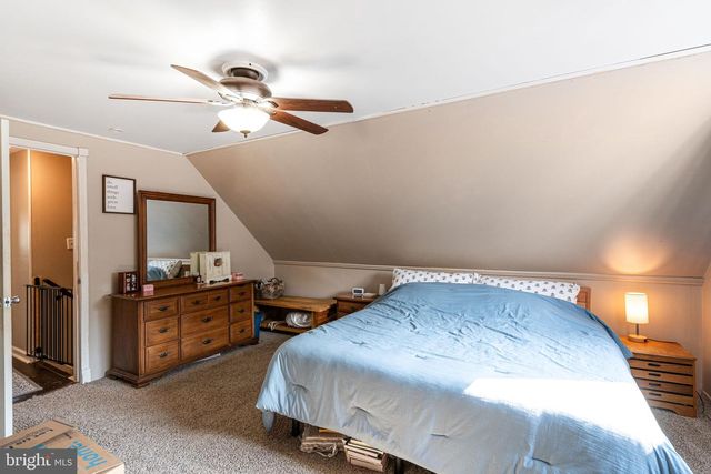 54 MAYFLOWER RD, Levittown, PA 19056