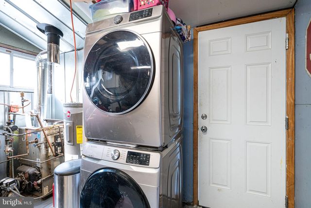 54 MAYFLOWER RD, Levittown, PA 19056