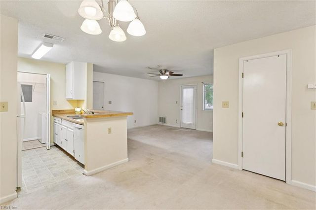 12861 Daybreak CIR, Newport News, VA 23602