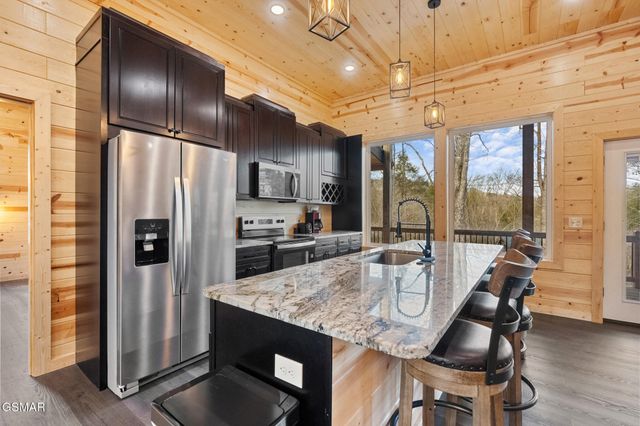 2749 Owls Cove Way, Sevierville, TN 37862