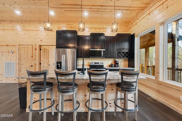 2749 Owls Cove Way, Sevierville, TN 37862