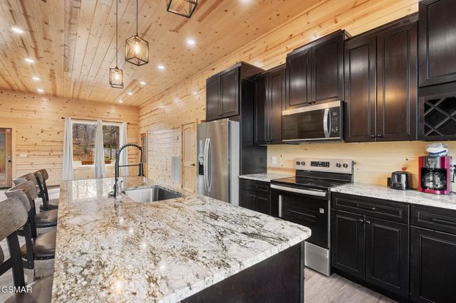 2749 Owls Cove Way, Sevierville, TN 37862