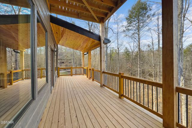 2749 Owls Cove Way, Sevierville, TN 37862
