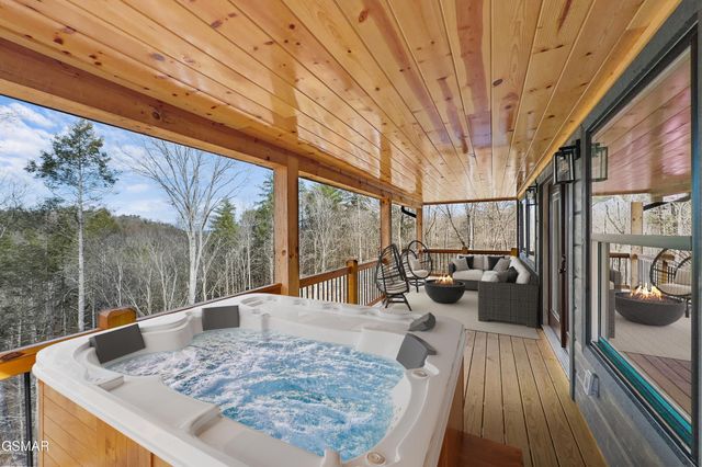 2749 Owls Cove Way, Sevierville, TN 37862