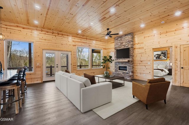 2749 Owls Cove Way, Sevierville, TN 37862