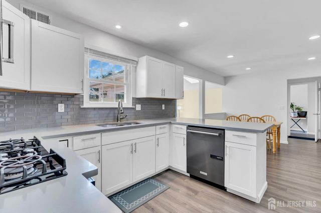 52 Zeller Drive, Franklin Twsp, NJ 08873