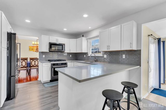 52 Zeller Drive, Franklin Twsp, NJ 08873