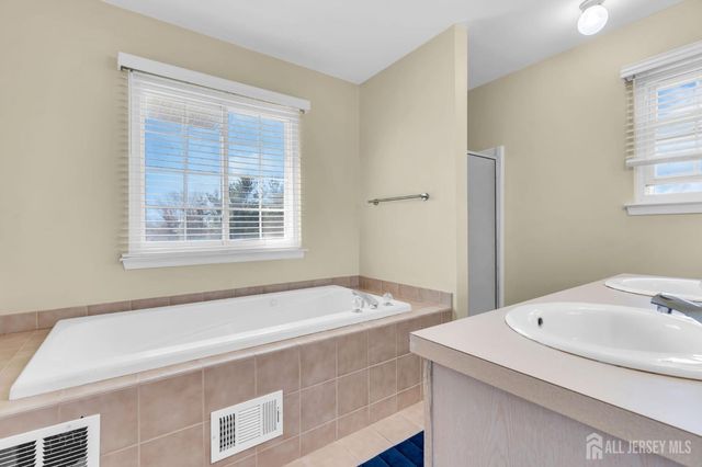 52 Zeller Drive, Franklin Twsp, NJ 08873