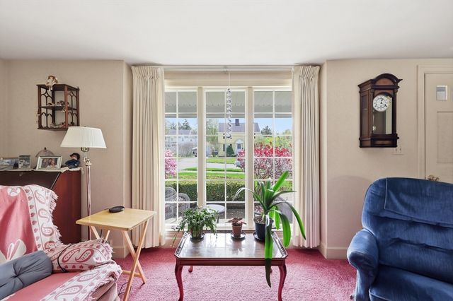 48 Weymouth St, Springfield, MA 01108