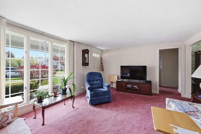 48 Weymouth St, Springfield, MA 01108