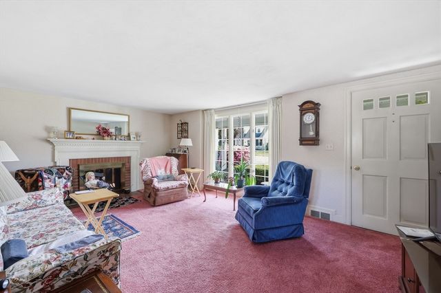 48 Weymouth St, Springfield, MA 01108