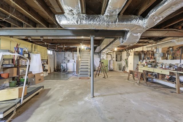 48 Weymouth St, Springfield, MA 01108