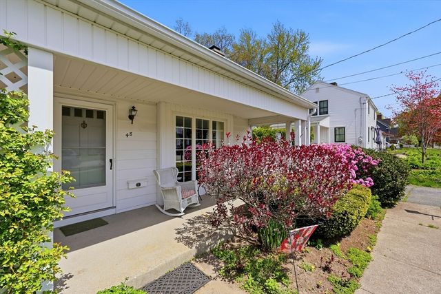 48 Weymouth St, Springfield, MA 01108