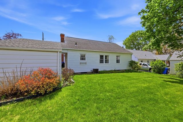 48 Weymouth St, Springfield, MA 01108