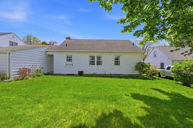 48 Weymouth St, Springfield, MA 01108