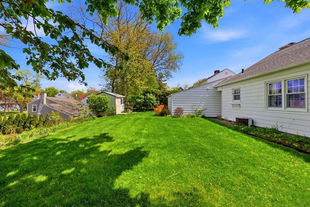 48 Weymouth St, Springfield, MA 01108