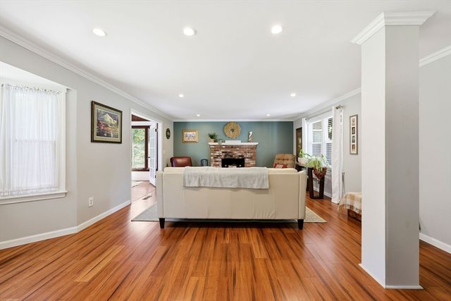 48 Weymouth St, Springfield, MA 01108