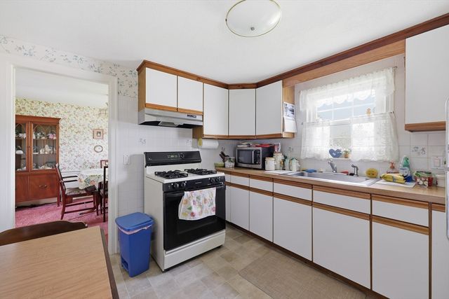 48 Weymouth St, Springfield, MA 01108