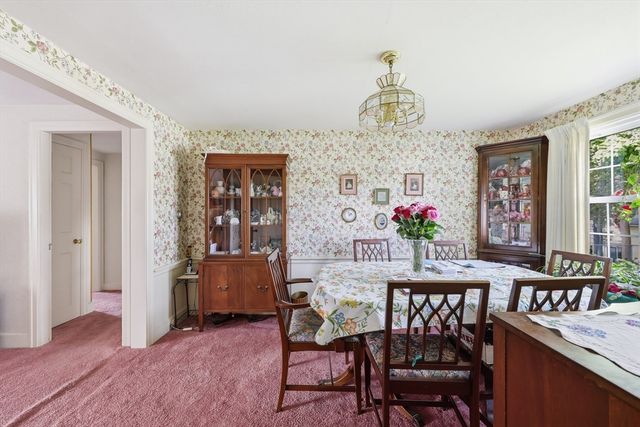 48 Weymouth St, Springfield, MA 01108