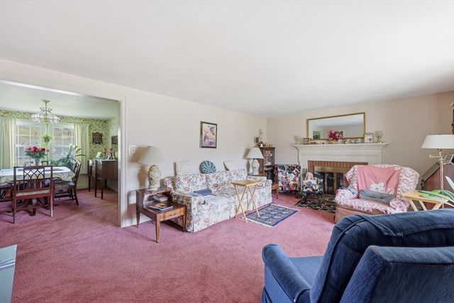 48 Weymouth St, Springfield, MA 01108