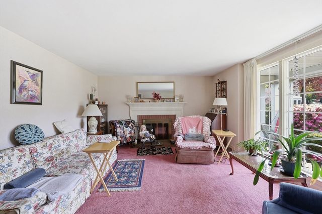 48 Weymouth St, Springfield, MA 01108