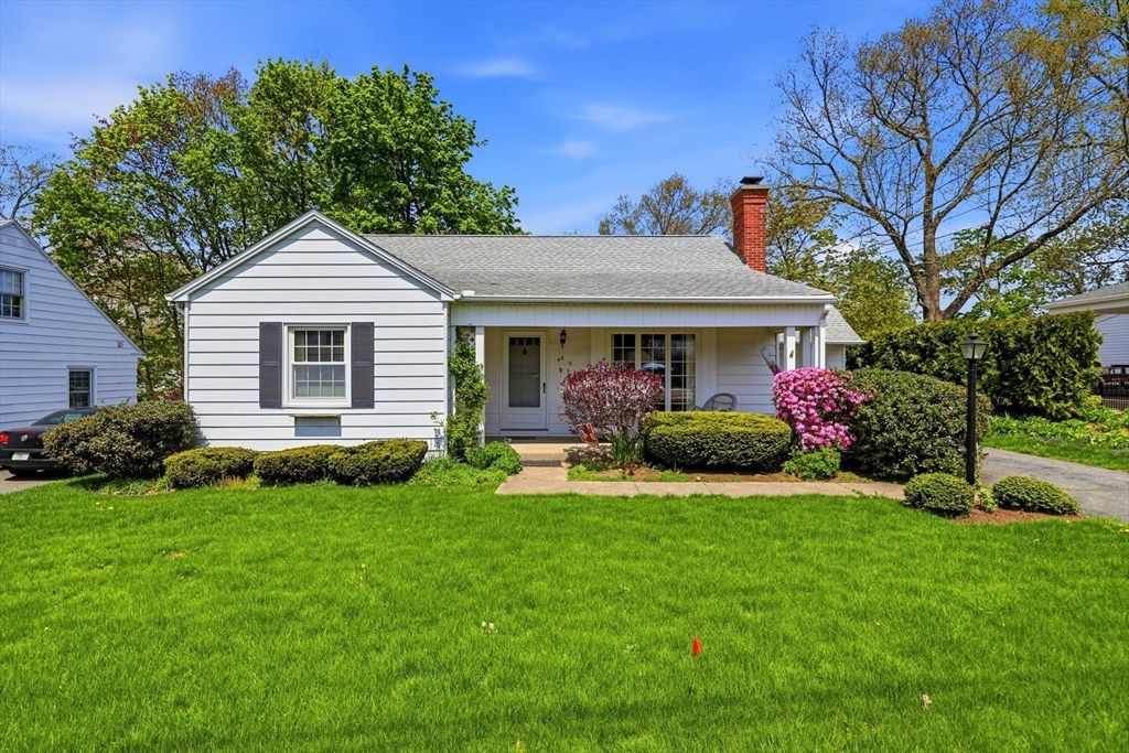 48 Weymouth St, Springfield, MA 01108