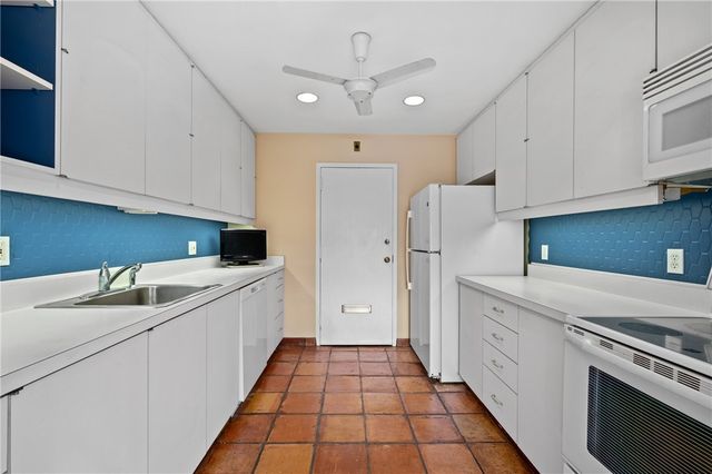 128 N Craig St 901, Oakland, PA 15213