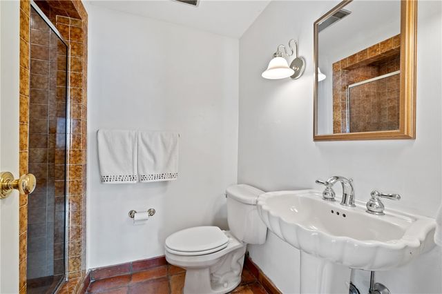 128 N Craig St 901, Oakland, PA 15213