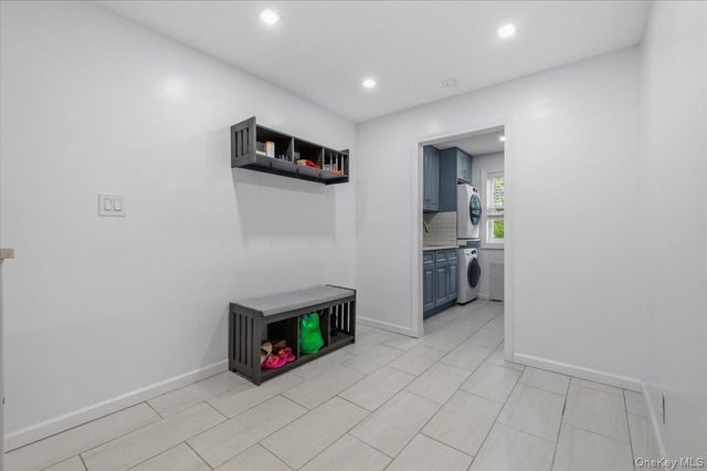 224-14 Kingsbury Avenue B, Bayside, NY 11364