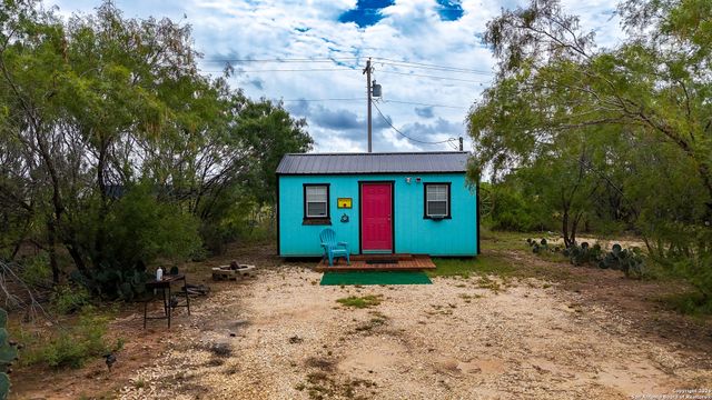 15725 interstate 35, Moore, TX 78057