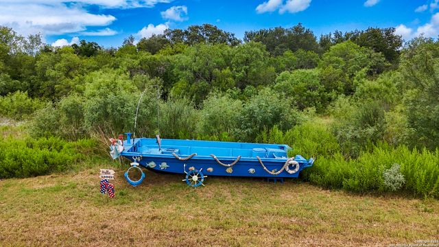 15725 interstate 35, Moore, TX 78057