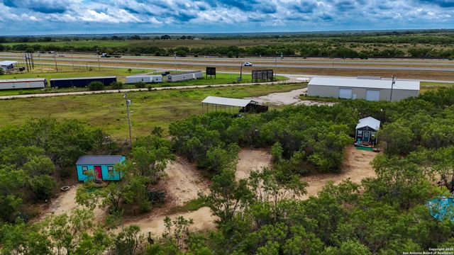 15725 interstate 35, Moore, TX 78057