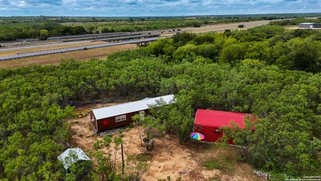 15725 interstate 35, Moore, TX 78057