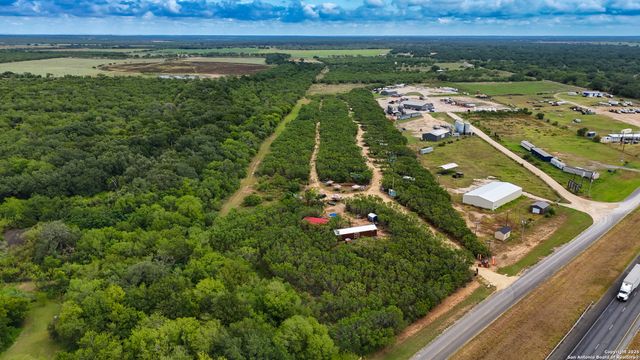 15725 interstate 35, Moore, TX 78057