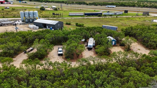 15725 interstate 35, Moore, TX 78057