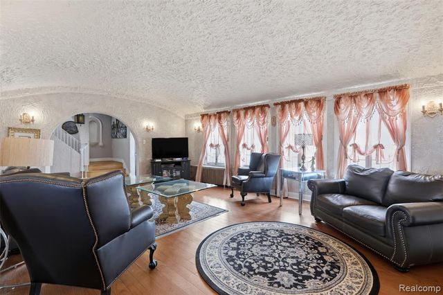 87 Biddle Avenue, Wyandotte, MI 48192