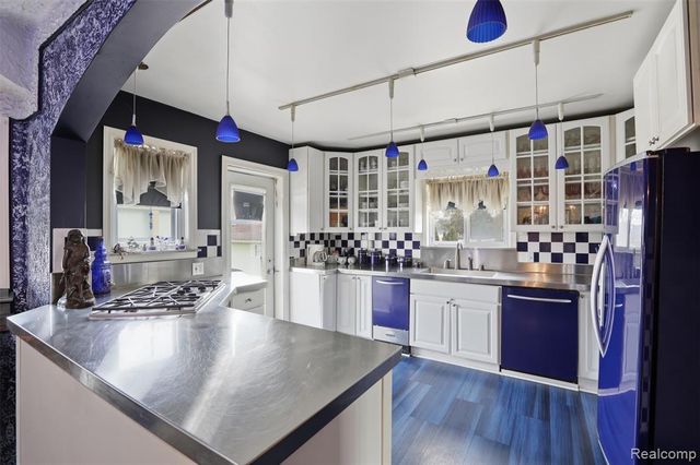 87 Biddle Avenue, Wyandotte, MI 48192