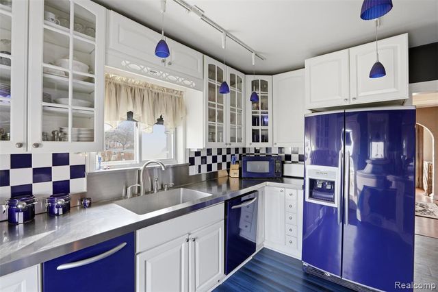 87 Biddle Avenue, Wyandotte, MI 48192