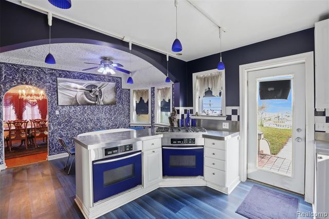 87 Biddle Avenue, Wyandotte, MI 48192