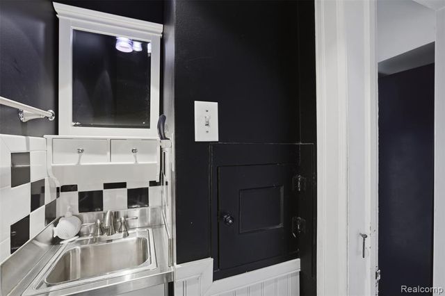 87 Biddle Avenue, Wyandotte, MI 48192