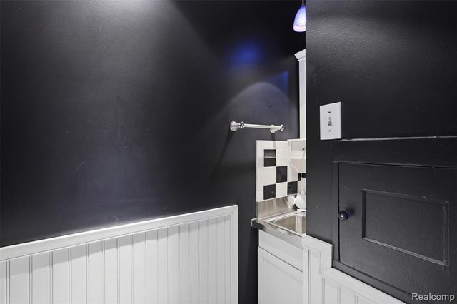 87 Biddle Avenue, Wyandotte, MI 48192