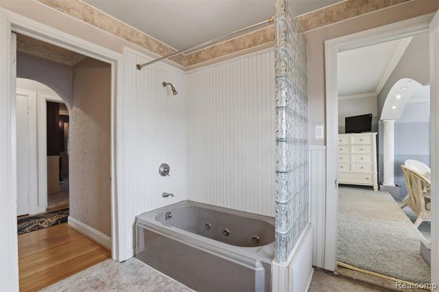 87 Biddle Avenue, Wyandotte, MI 48192