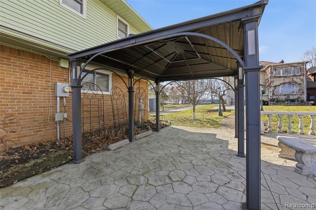 87 Biddle Avenue, Wyandotte, MI 48192