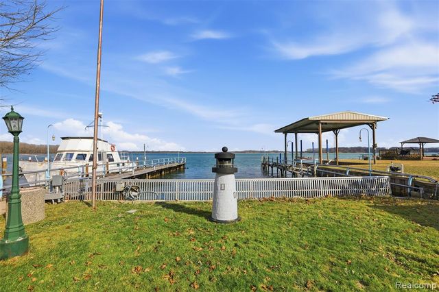 87 Biddle Avenue, Wyandotte, MI 48192