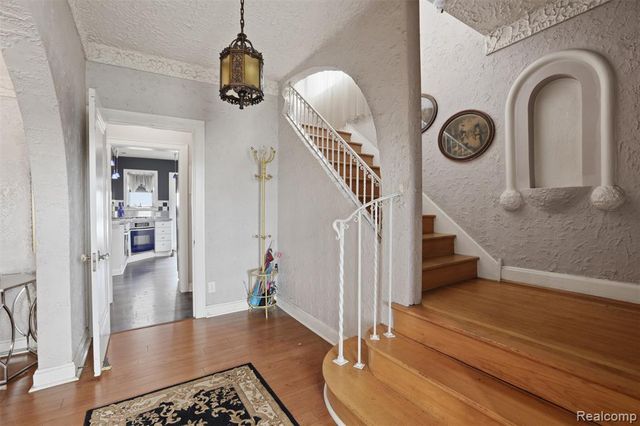 87 Biddle Avenue, Wyandotte, MI 48192