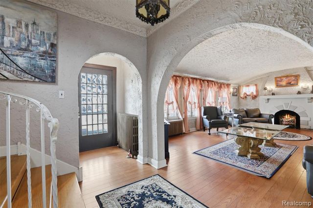 87 Biddle Avenue, Wyandotte, MI 48192