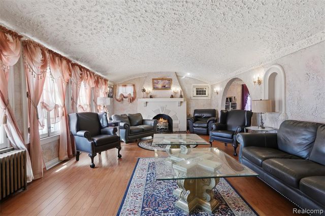 87 Biddle Avenue, Wyandotte, MI 48192