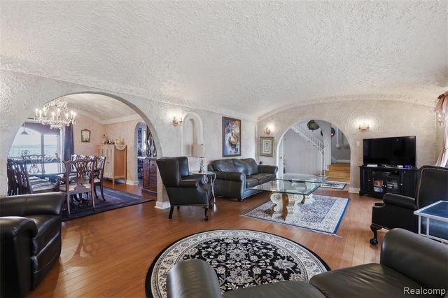 87 Biddle Avenue, Wyandotte, MI 48192