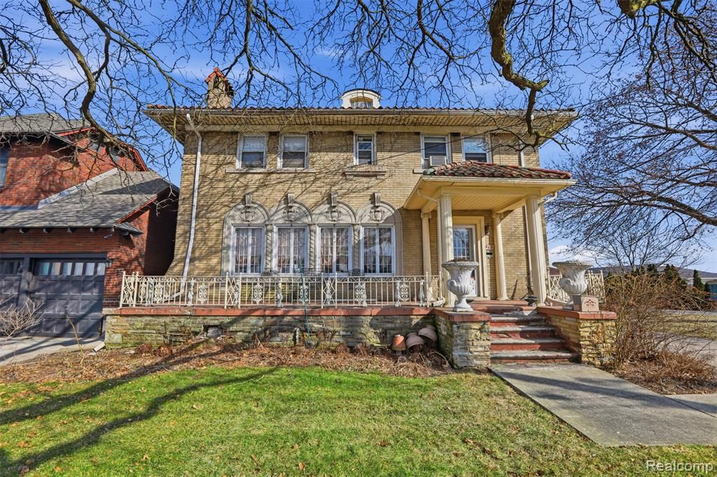 87 Biddle Avenue, Wyandotte, MI 48192